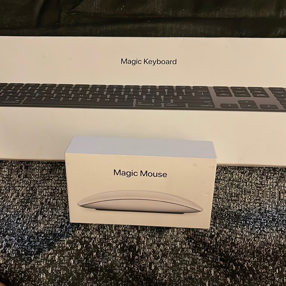 AAPLE MAGIC MAGIC MOUSE & KEYBOARD BUNDLE